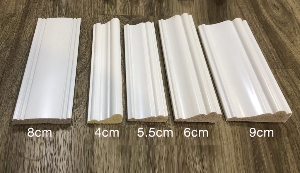 7 Cách Tận Dụng Phào PS Cho Nội Thất Tân Cổ Điển 2025 3 Phào PS (Polystyrene) là loại phào chỉ được sử dụng để trang trí viền trần, chân tường, khung tranh, hoặc gương, phào PS mang lại vẻ đẹp tinh tế, phù hợp với phong cách tân cổ điển