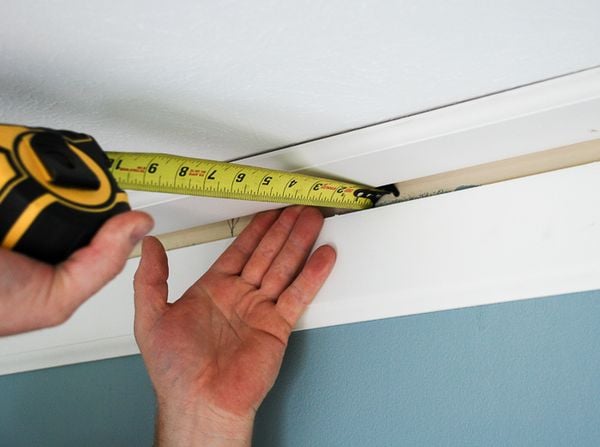 7 Mẹo Chọn Thợ Thi Công Phào Chỉ Chuyên Nghiệp Với SinhGroup 4 Chuẩn Bị Bề Mặt và Đo Đạc Chính Xác