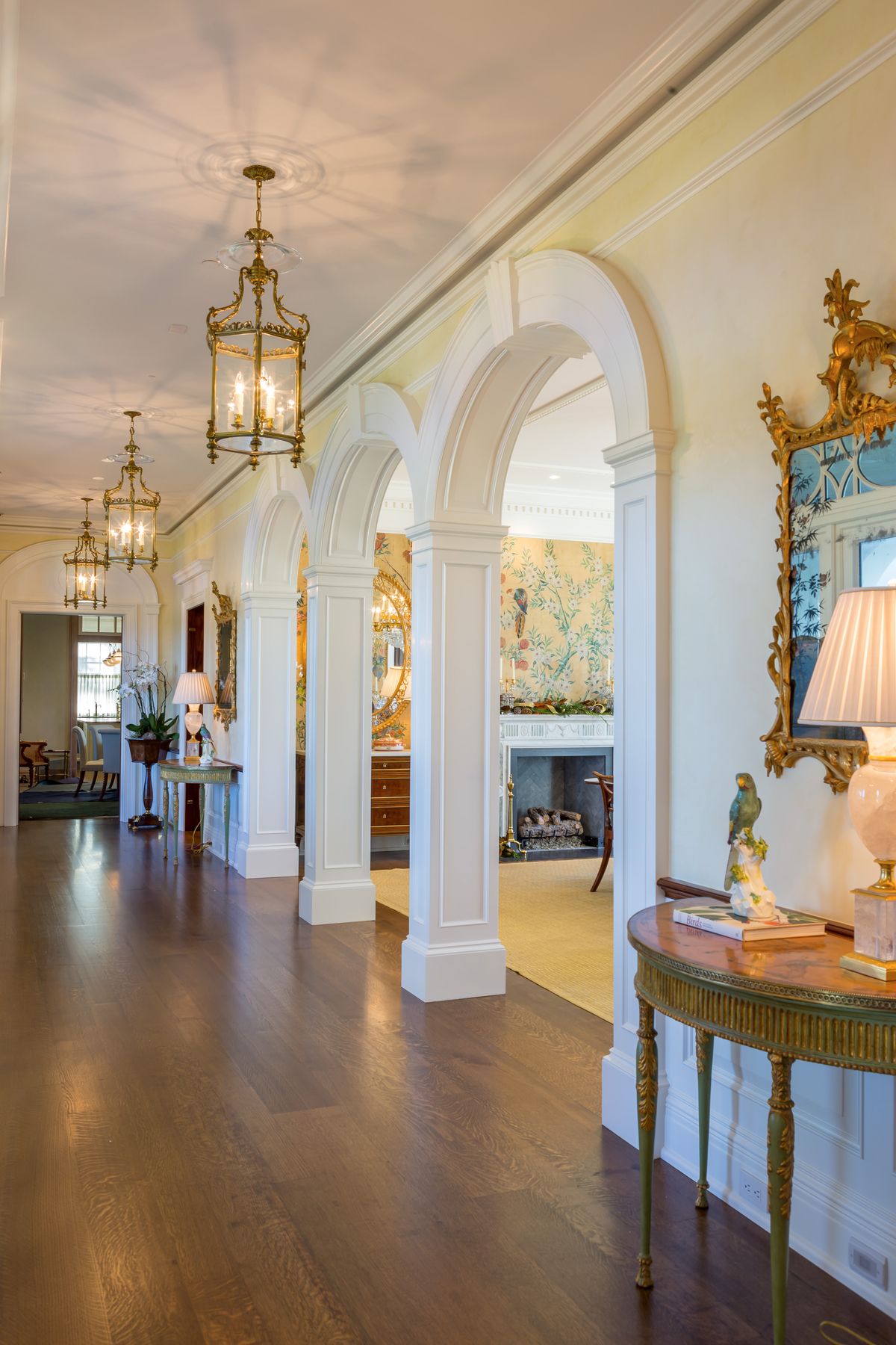 Ưu Điểm Của Cột Vuông Cổ Điển