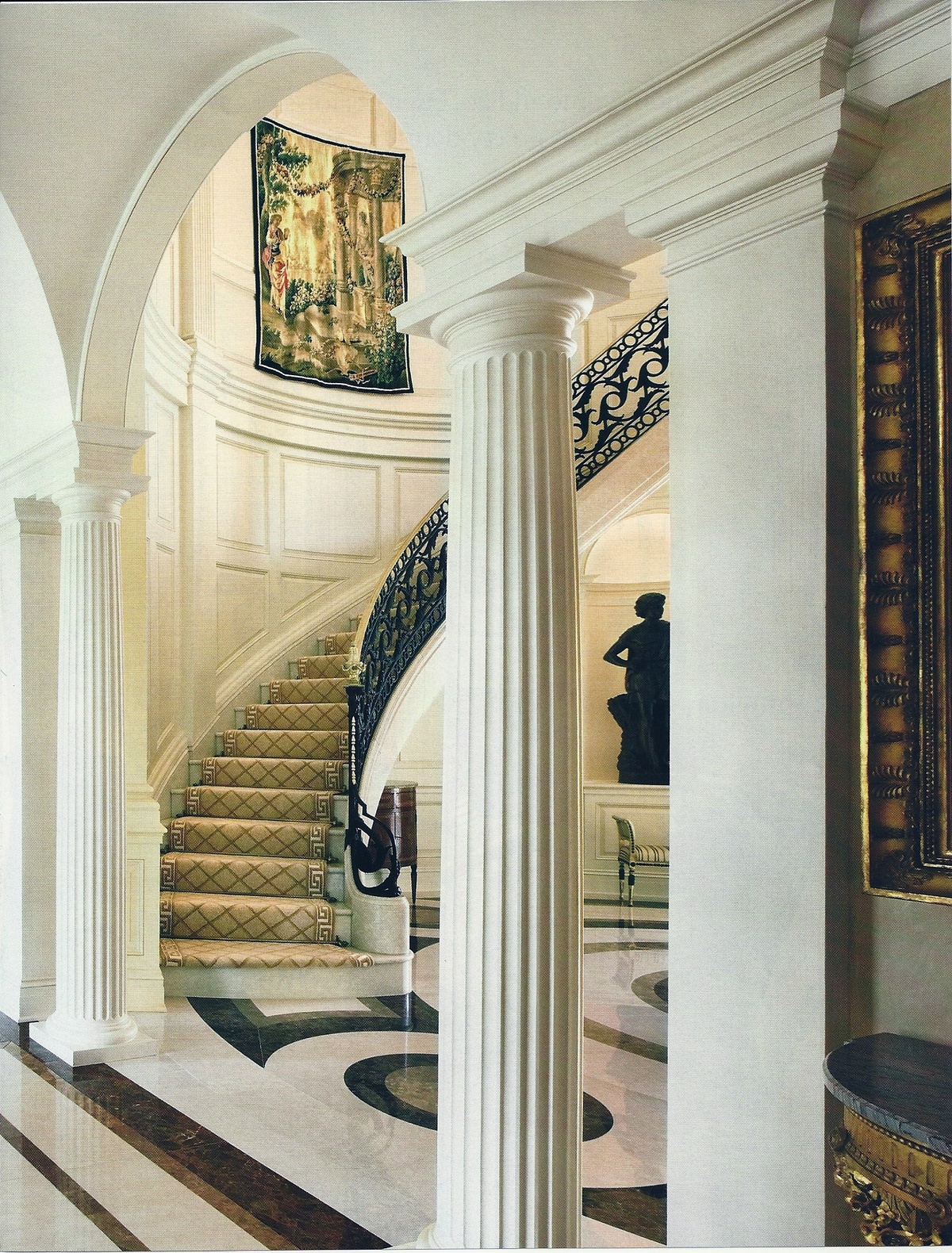 Đặc Điểm Nổi Bật Của Cột Tròn Tân Cổ Điển