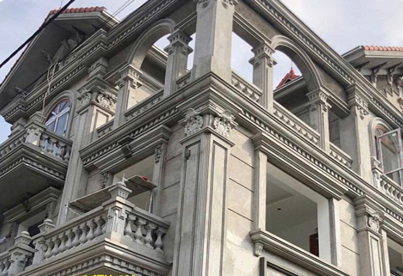 Phào chỉ xi măng đúc sẵn là phiên bản cải tiến của phào chỉ truyền thống, được sản xuất tại xưởng với độ chính xác cao, tiết kiệm thời gian thi công.